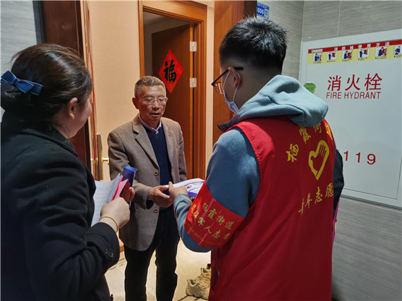 攝山村：學(xué)黨史、辦實(shí)事 小區(qū)反電詐宣傳不停歇