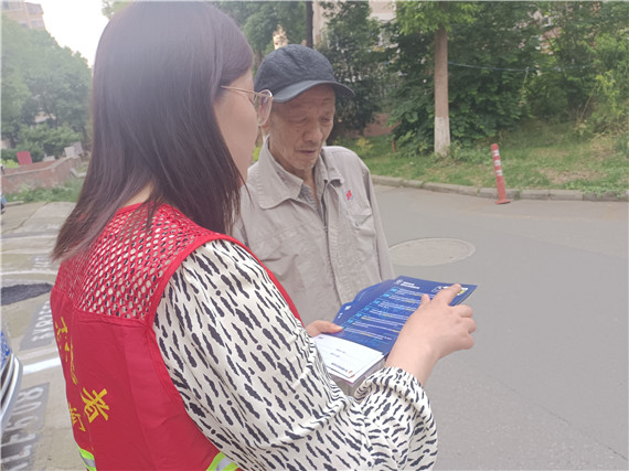 【我為群眾辦事實】馨康苑社區(qū)：反詐宣傳“面對面”守護(hù)群眾“錢袋子”