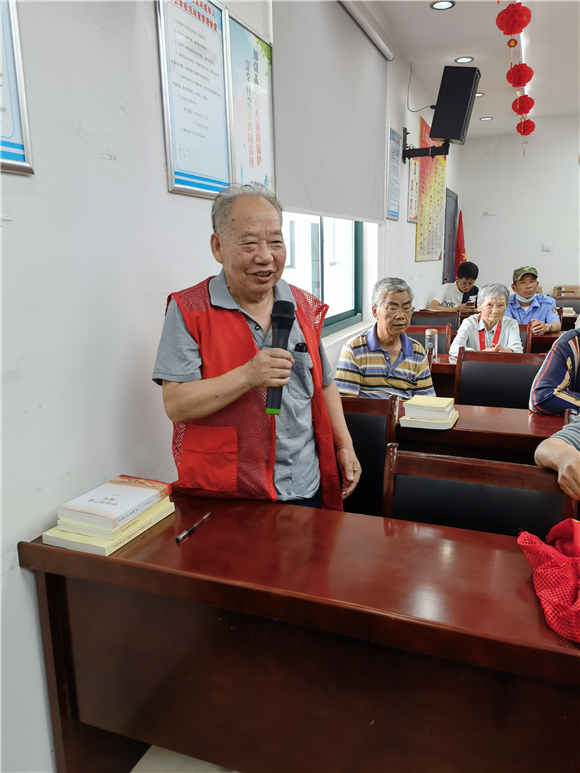 【學(xué)黨史辦實(shí)事】百水家園社區(qū)黨委開(kāi)展頒發(fā)“光榮在黨50年”紀(jì)念章暨黨員過(guò)“政治生日”主題黨日活動(dòng)