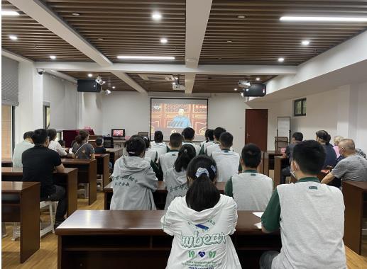 汲取奮進(jìn)力量！南師附中江寧分校師生集中在殷巷社區(qū)收聽(tīng)收看慶祝中國(guó)共產(chǎn)黨成立100周年大會(huì)