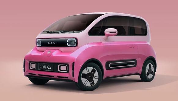 1769元！寶駿KiWi EV“豬小八”萌寵版車貼發(fā)布：包安裝再加1850元