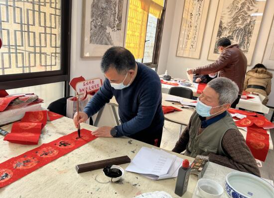 石埠橋社區(qū)：開展“迎新春 慶虎年”寫福字、送春聯(lián)活動