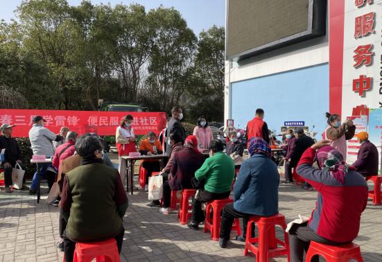新銅社區(qū):暖春三月學雷鋒 便民服務進社區(qū)