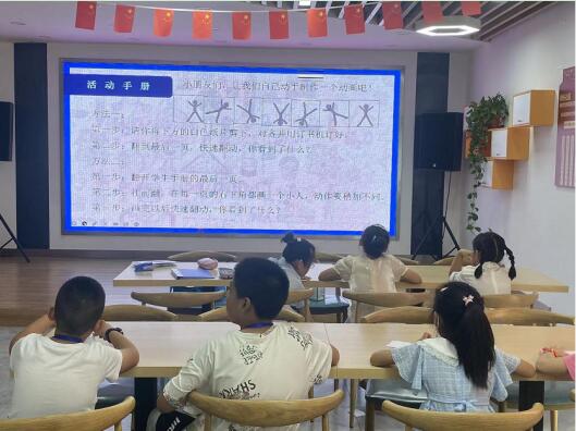 七彩的夏日|橋頭社區(qū):關愛未成年人 點亮科技未來