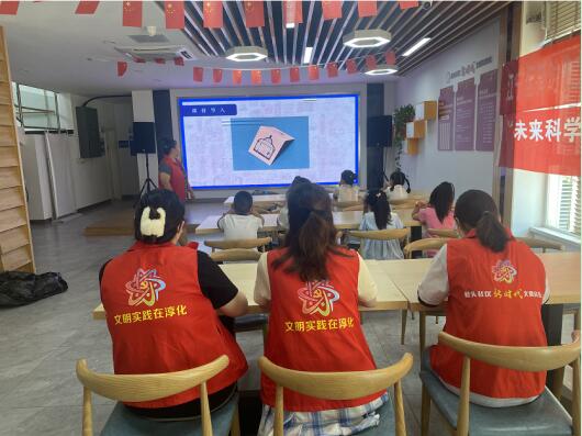 七彩的夏日|橋頭社區(qū):關愛未成年人 點亮科技未來